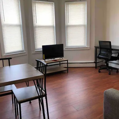 Private 2-Bedroom Apartment With Direct Bus To Nyc Manhattan Only A 5-Minute Walk Away Elizabeth Exterior foto