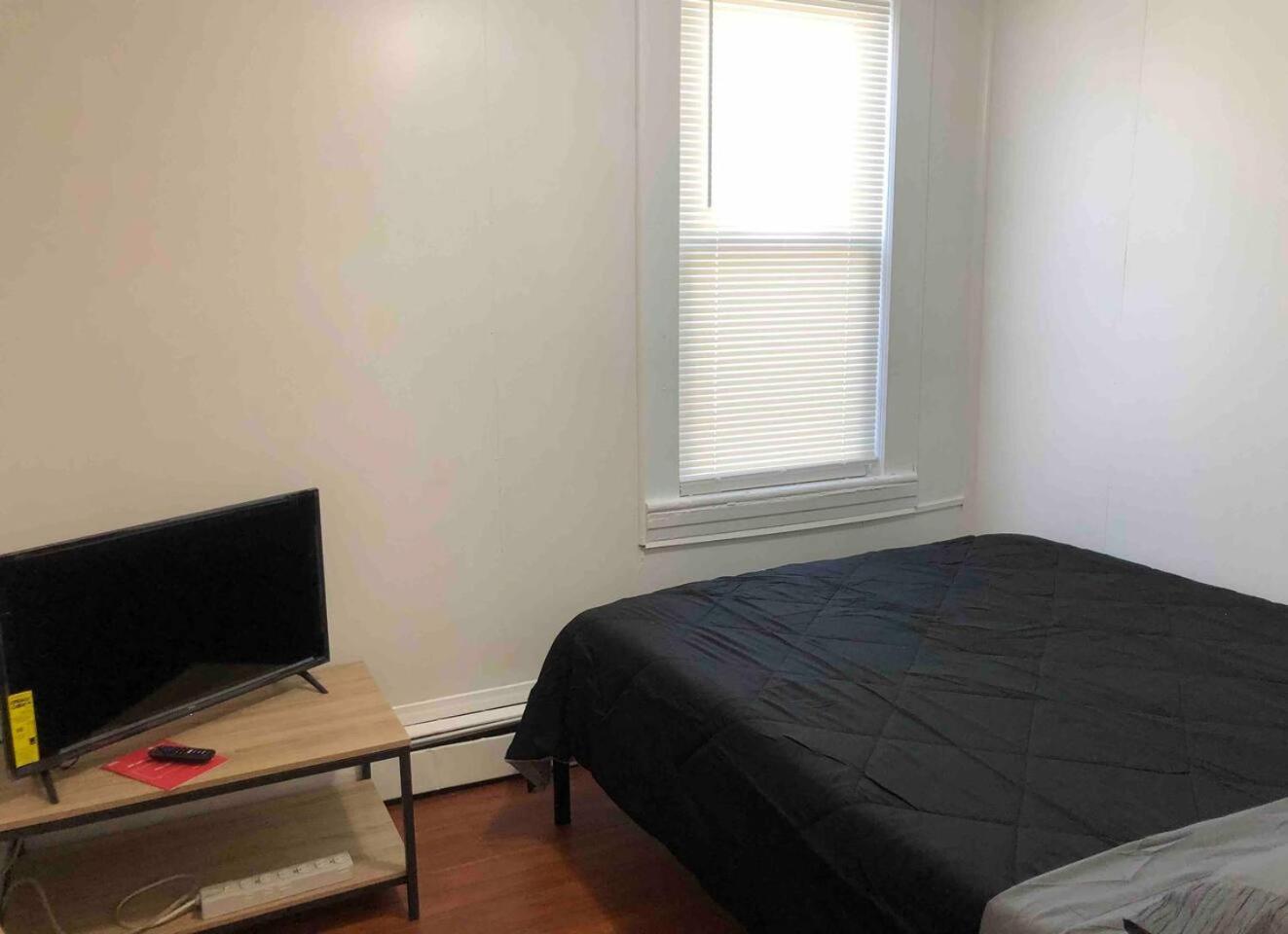Apartment Private 2-bedroom With Direct Bus To Nyc Manhattan Only A 5-minute Walk Away *